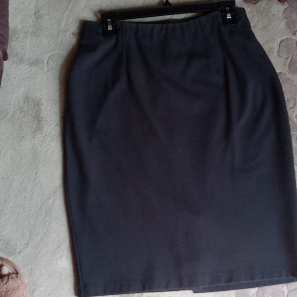 Eileen Fisher 23"pull-on  knit skirt with back pleat